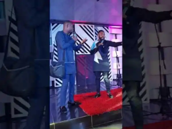 Video: Mc Lively Performs at a Show